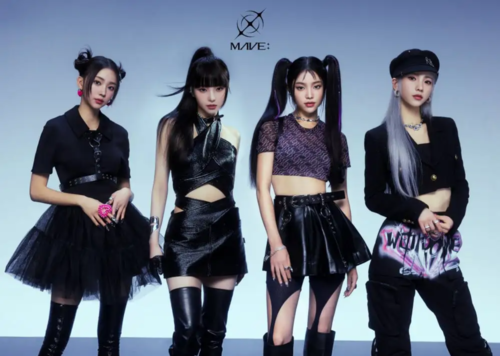 Солонгосын MAVE виртуал хамтлаг дэбютээ хийлээ