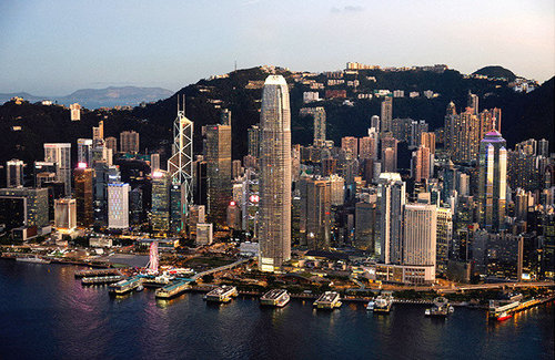 Хонконг дэлхий даяарх жуулчдаас азтан тодруулж, тийз бэлэглэнэ