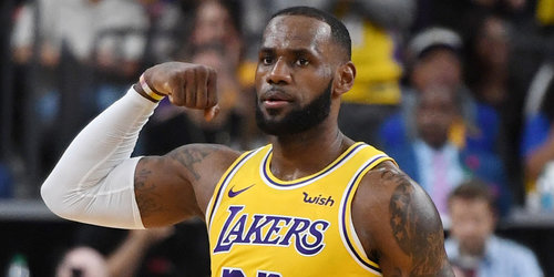 Леброн Жеймс сагсан бөмбөгийн түүхэнд дээд амжилт тогтоож, гайхамшгийг бүтээлээ