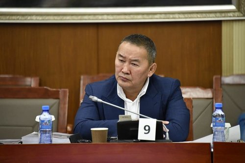 Х.Баттулгыг мөнгө угаасан хэргээр шалгуулахаар цагдаагийн байгууллагад 433 хуудас материал өглөө