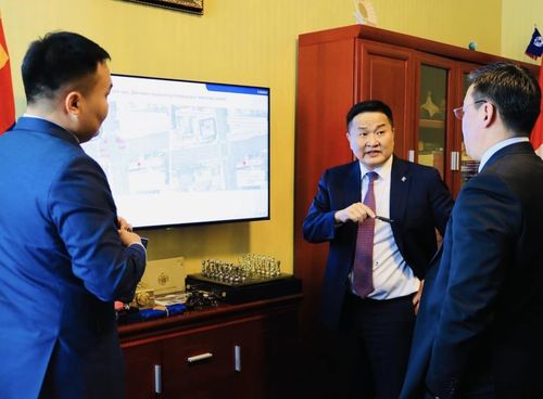 Энхтайваны өргөн чөлөөний замын нэгдүгээр эгнээг хашлагаар тусгаарлана