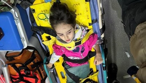 Газар хөдөлснөөс хойш 90 цагийн дараа таван настай охиныг аавынх нь хамт аварчээ