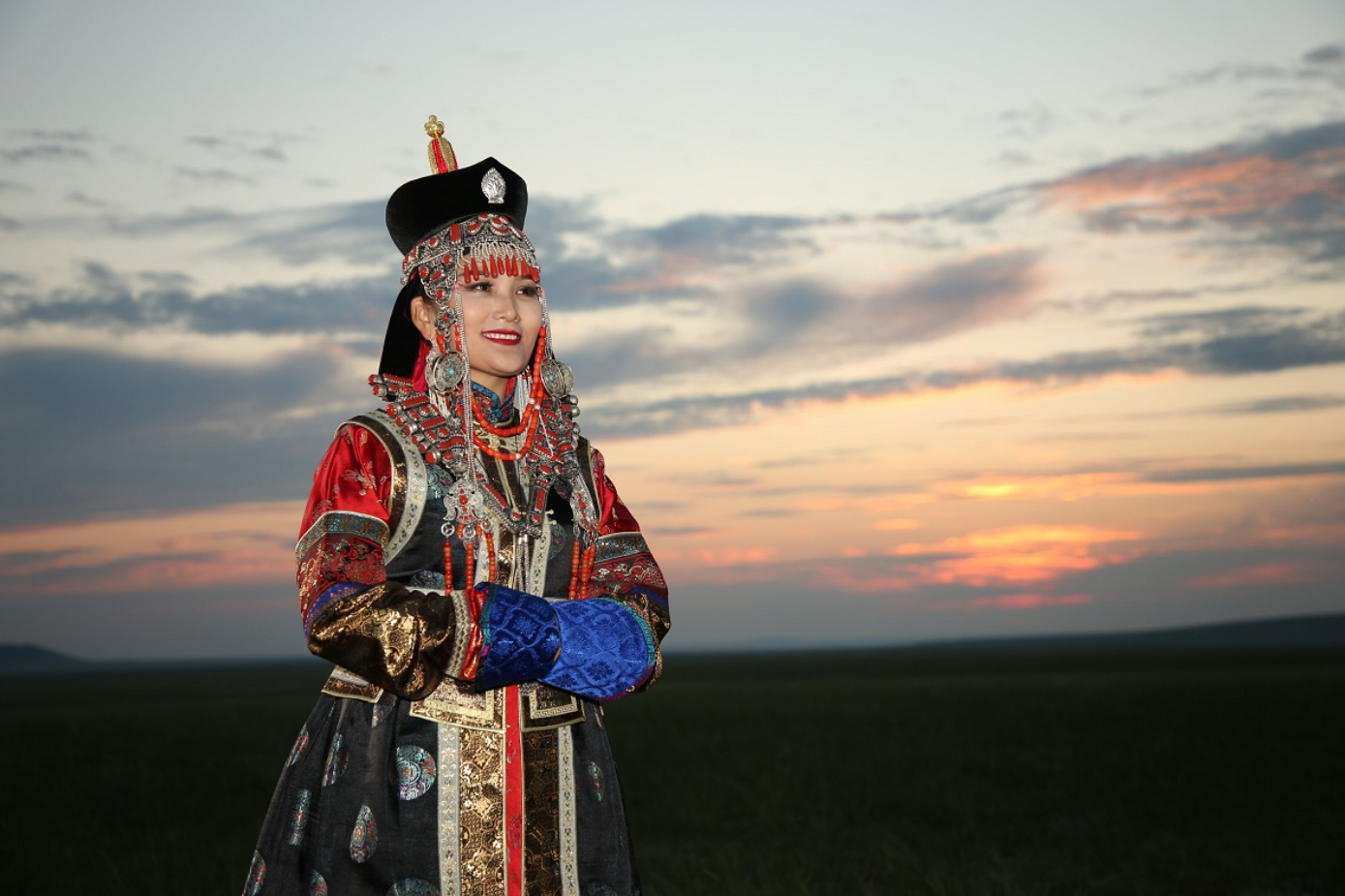 Д.Осгонбаяр: Мартагдах шахсан дарьганга, үзэмчин ардын дуугаар цомгоо гаргасан