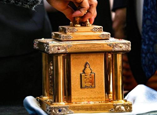 АН-ын шинэ дарга С.Эрдэнийн тамгыг гуйхгүй