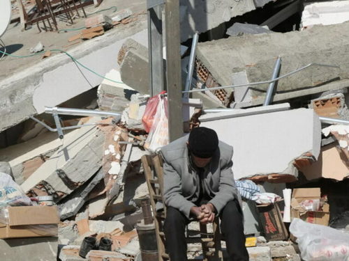 Газар хөдлөлт: Барилгын салбарт баривчилгаа эхэлж, амиа алдсан хүний тоо 33 мянгыг давав