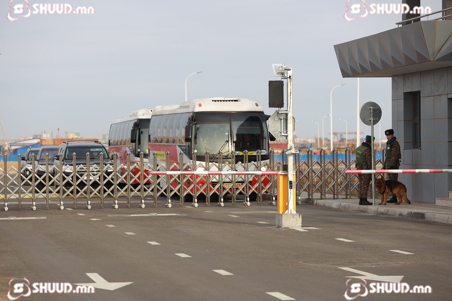 ФОТО: Өнгө, төрх нь өөрчлөгдсөн Замын-Үүд