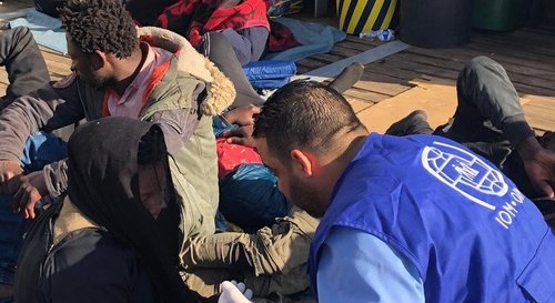 Хөлөг онгоц сүйрсний улмаас Ливийн 73 цагаач амиа алджээ