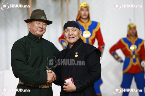 Рок мангас Р.Мөнхсайхан Урлагийн гавьяат зүтгэлтэн боллоо