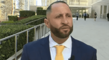 Саятан эр алуурчнаас мултрахын тулд тусгай албадтай хамтарч үхсэн мэт жүжиглэжээ