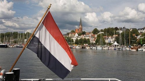 Нидерланд Оросын дипломатуудыг хөөж, худалдааны төлөөлөгчийн газрыг хаалаа