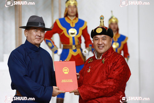 Уяачдад улсын цол хүртээлээ