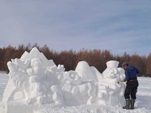 Цаа, цасны баярт зориулан Монголд анх удаа цасан хотхон урлаж байна