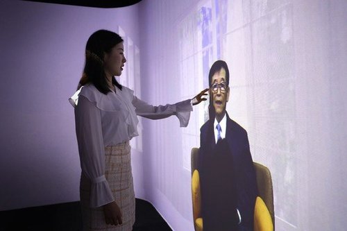 Өмнөд Солонгост нас барсан төрөл төрөгсөдтэй нь хүмүүсийг уулзуулдаг технологи бүтээжээ