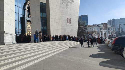 Чингис хаан музей үнэгүй үйлчлэхээр болж, үзэгчдийн урт дараалал үүсчээ