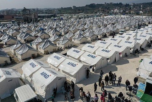 Газар хөдлөлтийн улмаас Туркийн гурван сая иргэн дүрвэж, хоёр сая хүн майханд амьдарч байна