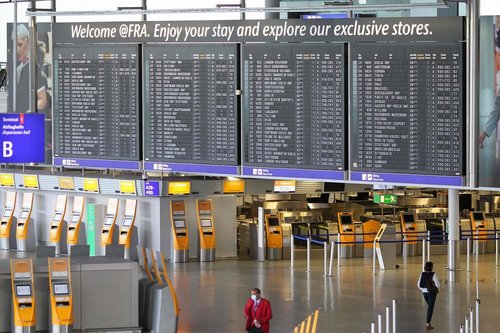 Германд нисэхийн салбарынхан ажил хаясны улмаас 200 нислэг цуцлагджээ