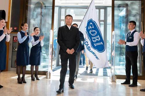 Ноолуур хөтөлбөрөөр зээл авч Таванбогд трейд, Таванбогд фүүдс пицца компанийн ӨРИЙГ даржээ