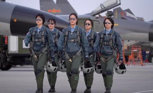 Хятадын сөнөөгч онгоцны анхны эмэгтэй нисгэгчдийн баг бэлтгэлээ дуусгажээ