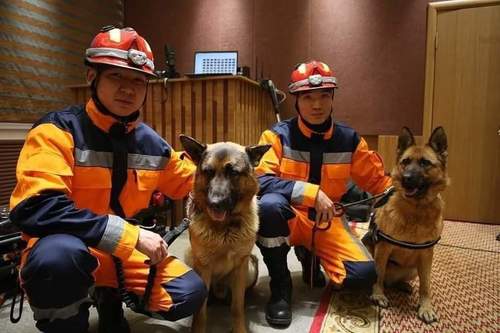 Ерөнхий сайд Марта, Балу хоёрт аврах хантааз бэлэглэнэ