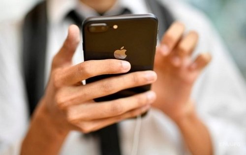 Кремль ажилтнуудаа iPhone ашиглахаас татгалзахыг шаарджээ