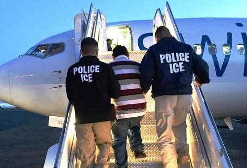 АНУ дайчилгаанаас зугтан очсон орос залуусыг албадан буцааж байна