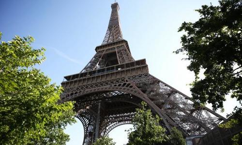 Эйфелийн цамхагийн шатны хэсгийг дуудлагаар худалдана