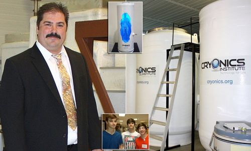 Америк эр дахин амилахын тулд гэр бүлийн хамт цогцсоо хөлдөөлгөхөөр гэрээсэлжээ