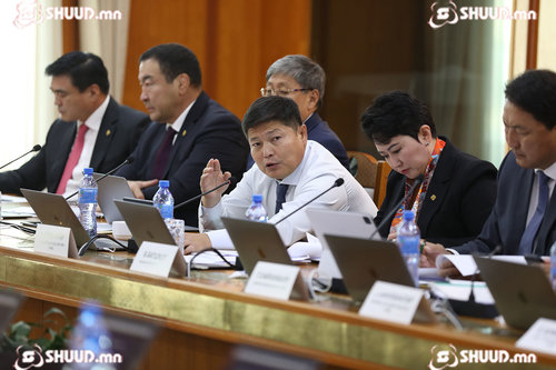 Засгийн газрын хуралдаанаас гаргасан шийдвэрийг танилцуулж байна