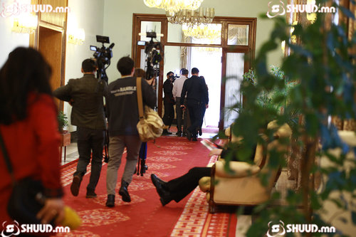 УИХ-ын гурван гишүүнд холбогдох хэрэгтэй танилцаж байна