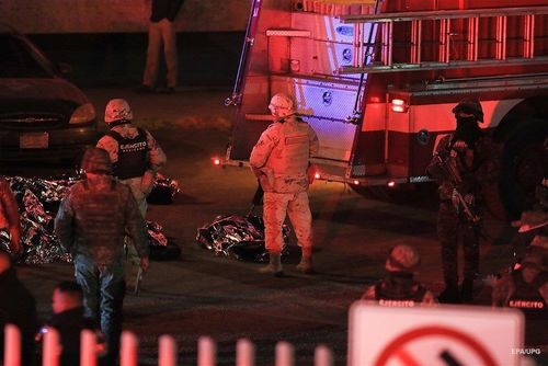 АНУ-ын хилийн орчимд байх цагаачдын төвд гал гарч, 39 хүн амиа алджээ