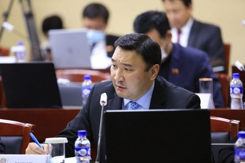 Т.Батцогт: Хуралд суудаггүй, ажлаа хийдэггүй Д.Сумъяабазарыг огцруулъя