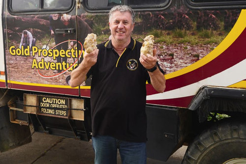 Австралид 160 мянган долларын өртөг бүхий асар том цул алт олджээ