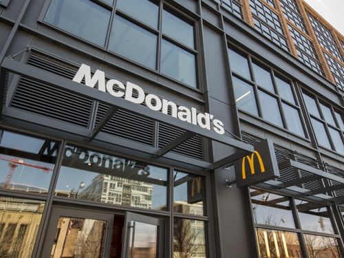 McDonalds халаа сэлгээ хийхийн тулд оффисоо түр хаажээ