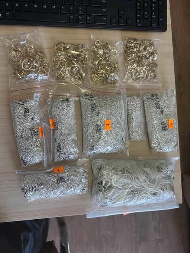 Улсын хилээр үнэт эдлэл нэвтрүүлэхийг завджээ