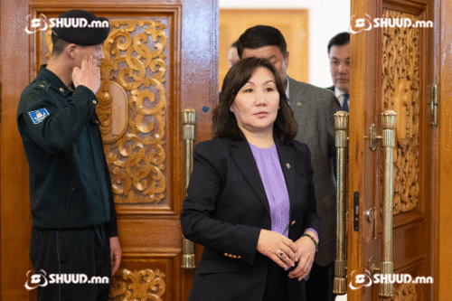 М.Оюунчимэг: 