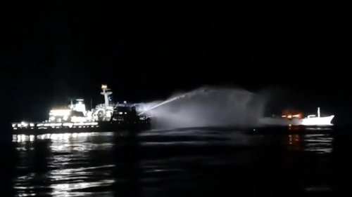 Өмнөд Солонгост Оросын загас агнуурын онгоц шатаж, дөрвөн хүн сураггүй болжээ