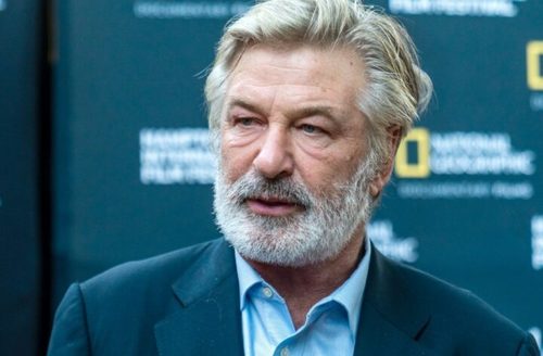 Жүжигчин Алек Болдуины холбогдсон хүн амины хэргийг хэрэгсэхгүй болгожээ