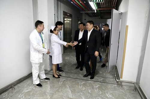 Ерөнхий сайд Л.Оюун-Эрдэнэ өрхийн эмч нартай уулзаж байна