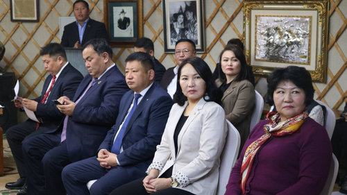 Х.Бат-Ялалт Төв аймагт 27 сая төгрөгөөр Үндсэн хуулийн багш бэлтгэнэ