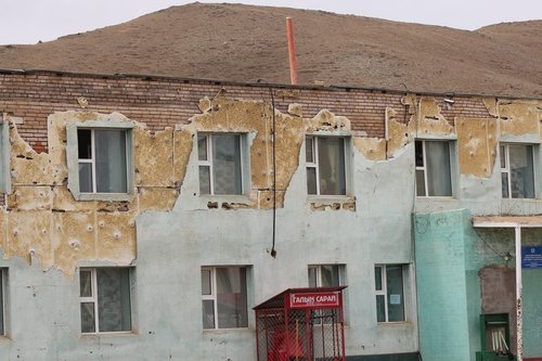 74 дүгээр сургуулийн дотуур байрны охидын өрөөнд камер байршуулсан гэх гомдлыг шалгажээ