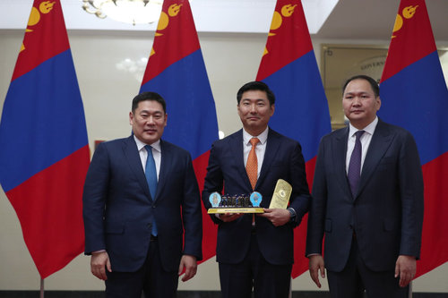 Л.Оюун-Эрдэнэ: Төр хувийн хэвшилтэй өрсөлдөхгүй, дэмжиж хамтран ажиллана