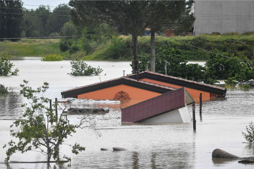 Үерт автсан Итали: 13 хүн амиа алдаж, 13 мянган хүнийг нүүлгэн шилжүүлжээ