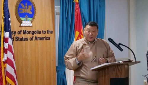 Гурван тэрбумын хөрөнгөтэй Элчин сайд Ө.Батбаяр хүүгээ БЗС-ийн зээлээр сургажээ