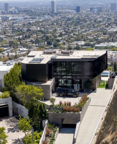 Сугалаагаар хоёр тэрбум доллар хожиж, амьдралаа өөрчилсөн эр