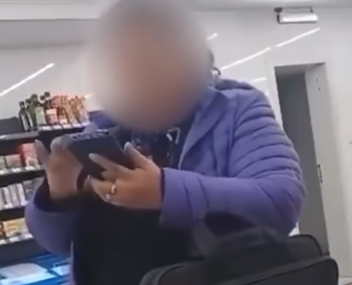 GS-25 дэлгүүрийн худалдагчийн биед халдсан эмэгтэйг зөрчлийн хэргээр шалгаж байна