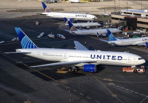 Америкийн нисгэгчид аяллын улирлаар ажил хаяна