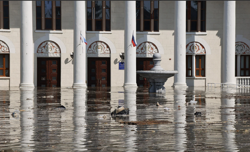 ФОТО: Украины УЦС-ын далан нурж, Каховка хот усанд автав