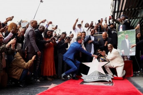 Тупак Шакур Холливудын алдрын гудамжинд одтой боллоо