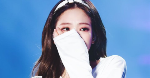 Женни эрүүл мэндийн шалтгаанаас болж аялан тоглолтоо орхижээ