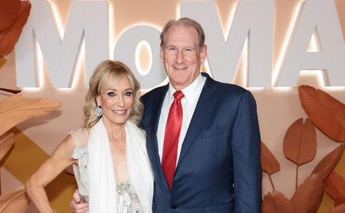 АНУ-ын тэрбумтан уралдааны машинаар уралдаж байгаад амиа алджээ